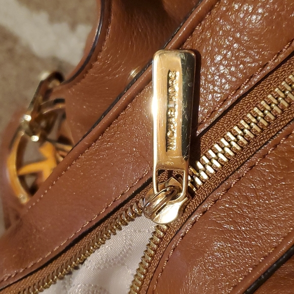 Michael Kors Fulton Tan Hobo Chain Purse - Picture 10 of 14